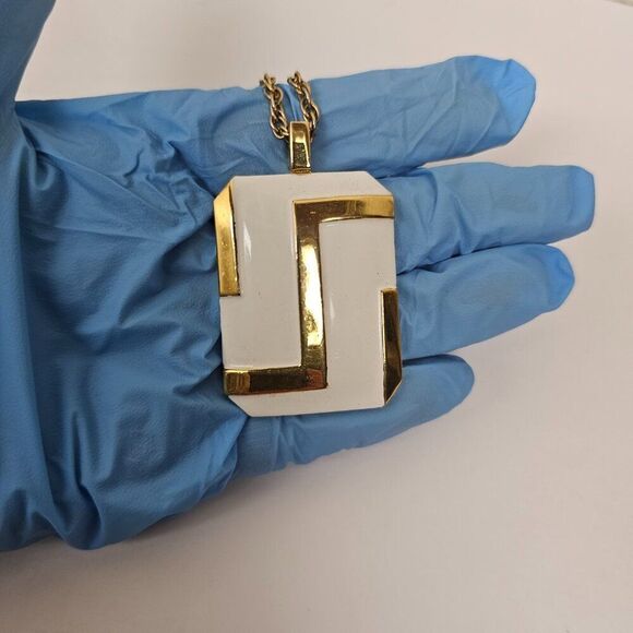 Vintage Modernist White Enamel Gold Tone Signed Crown Trifari Pendant Necklace - Picture 13 of 15